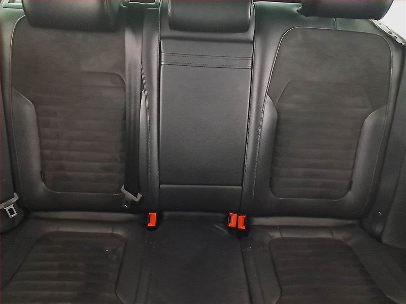 Volkswagen Passat (2014) 2.0 TDI, Automat, Xenony - fotka 10 z 17