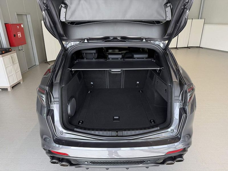 Alfa Romeo Stelvio (2026) Quadrifoglio 2.9 V6 BiTurbo 52 - fotka 24 z 28