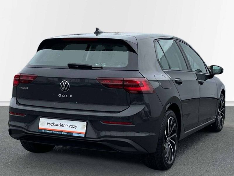 Volkswagen Golf (2024) 1.0 TSI Life - fotka 2 z 20