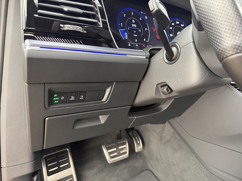 Volkswagen Touareg 3.0Tdi*1-MAJ*DPH*HUD*R-LINE* - fotka 9 z 47