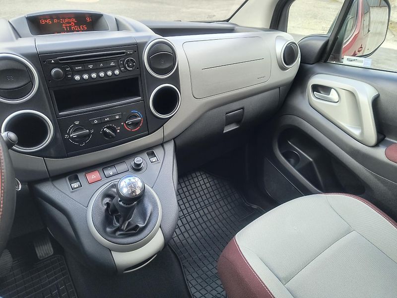 Citroën Berlingo (2011) 1.6 HDI MULTISPACE ČR/AC/PC/CD - fotka 28 z 35