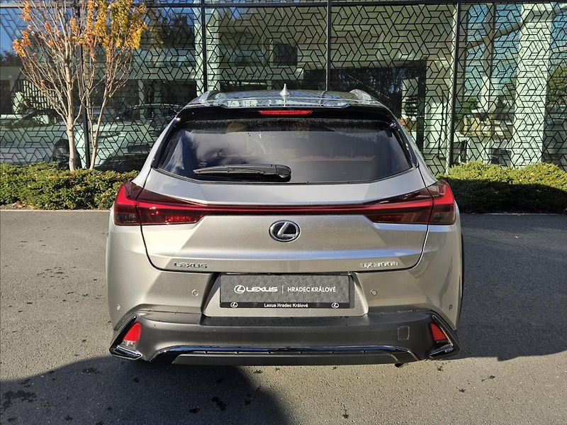 Lexus UX 300h 2,0 F SPORT Design - fotka 6 z 16