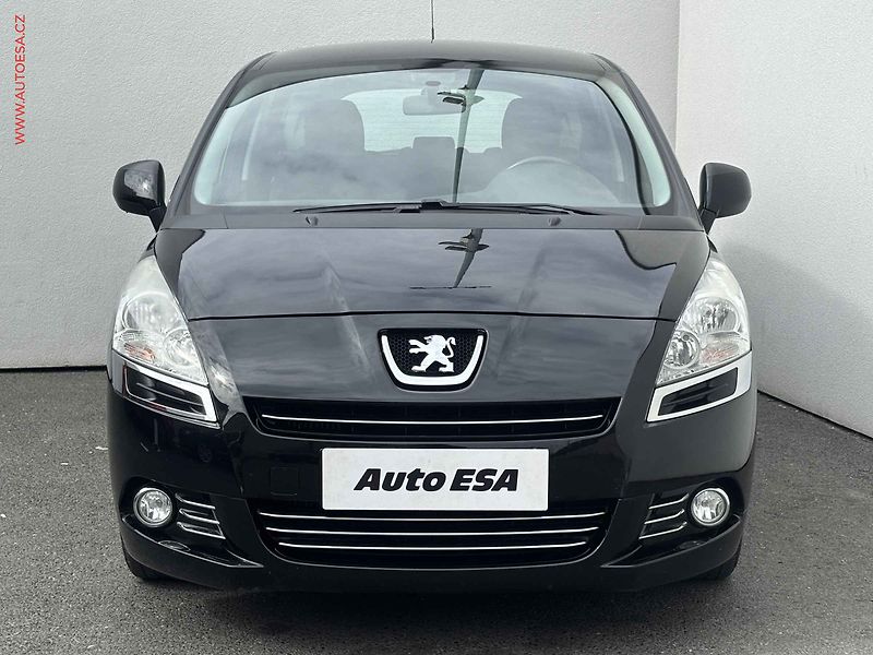 Peugeot 5008 (2011) 1.6 HDi, AC, tempo, park - fotka 2 z 16