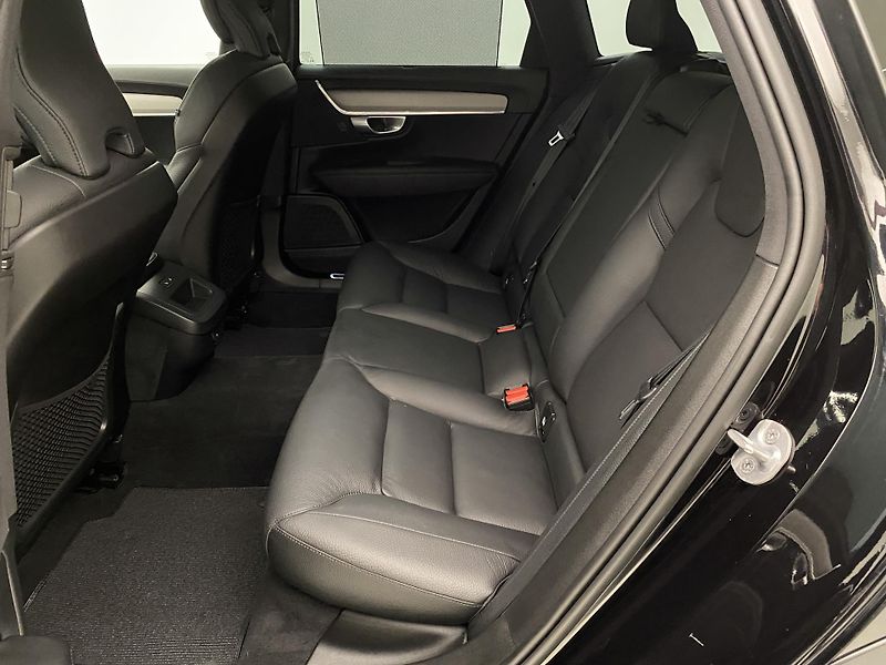 Volvo V90 CC B4 AWD BRIGHT PLUS AUT CZ - fotka 5 z 49