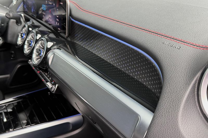 Mercedes-Benz EQB (2025) EQB 300 4Matic AMG Line - fotka 51 z 56