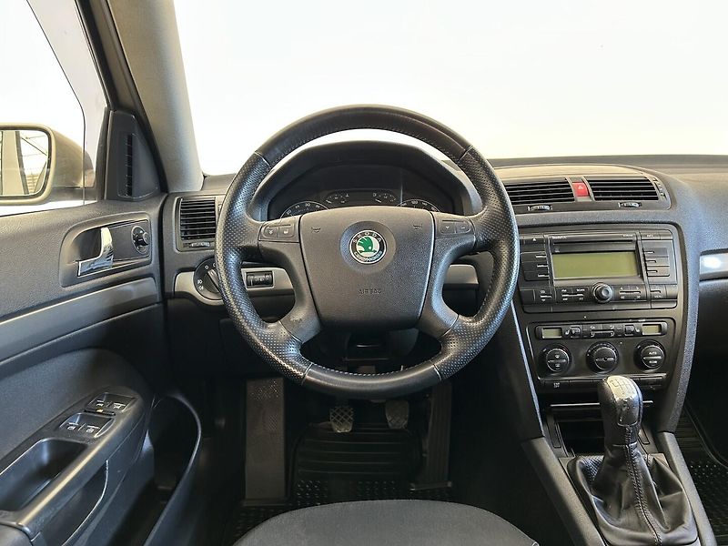 Škoda Octavia 2.0 TDI Elegance - fotka 5 z 24