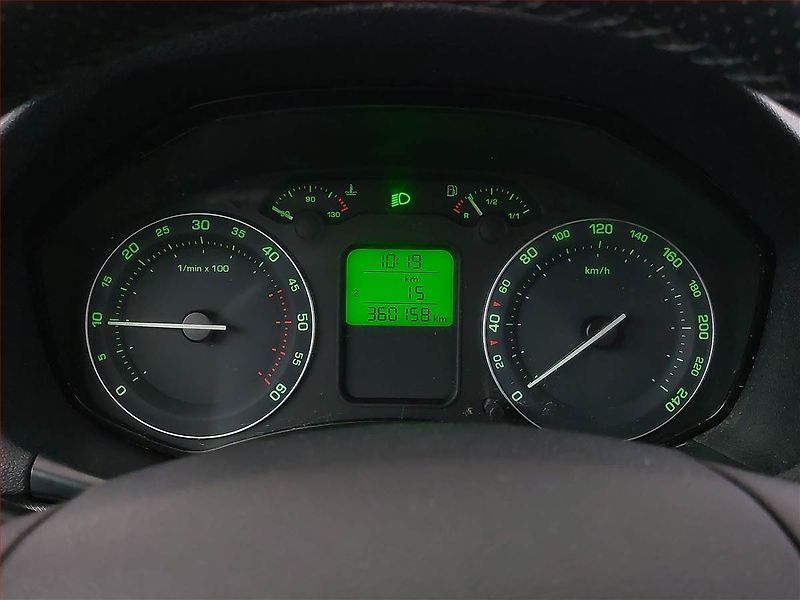 Škoda Octavia (2008) 1.9 TDI, po STK, pěkný stav - fotka 8 z 11