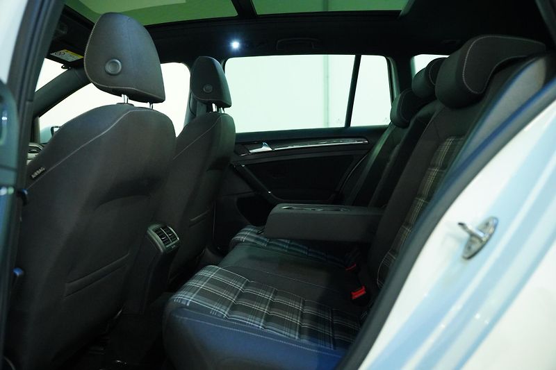 Volkswagen Golf - fotka 28 z 29