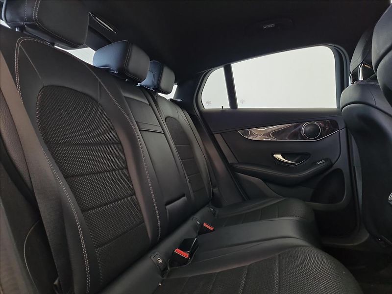 Mercedes-Benz GLC 250 d 4MATIC kupé - fotka 19 z 21