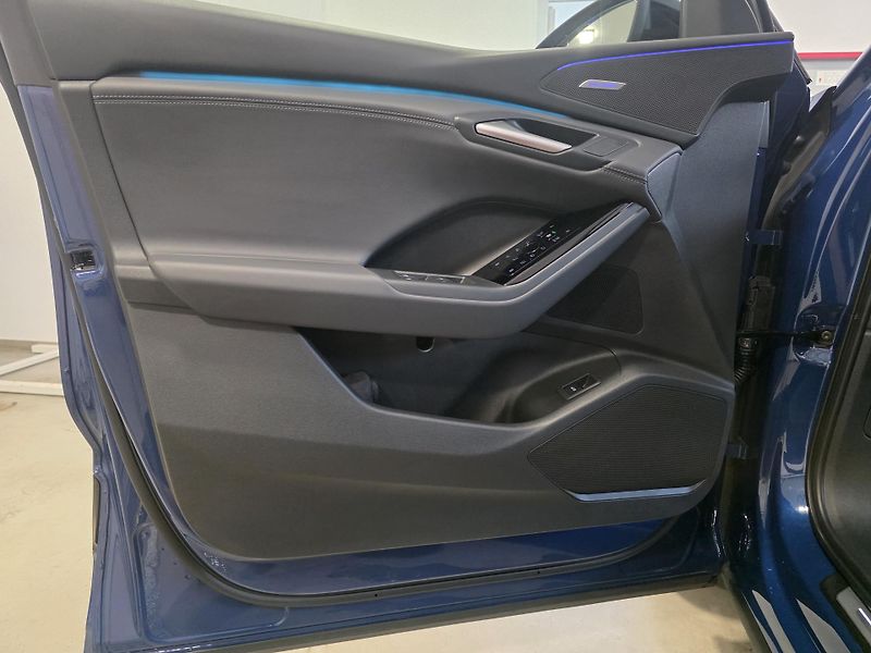 Audi SQ6 e-tron (2025) Edition One Blue - fotka 20 z 33