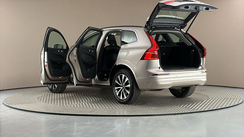 Volvo XC60 2.0 B4 AUT AWD Core - fotka 7 z 28