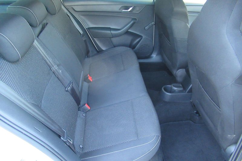 Škoda Rapid 1.2 TSi AUT. KLIMA TEMPOMAT - fotka 14 z 17