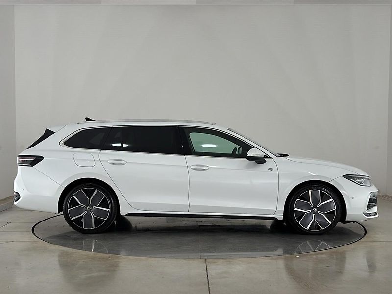 Volkswagen Passat R-Line - fotka 16 z 31