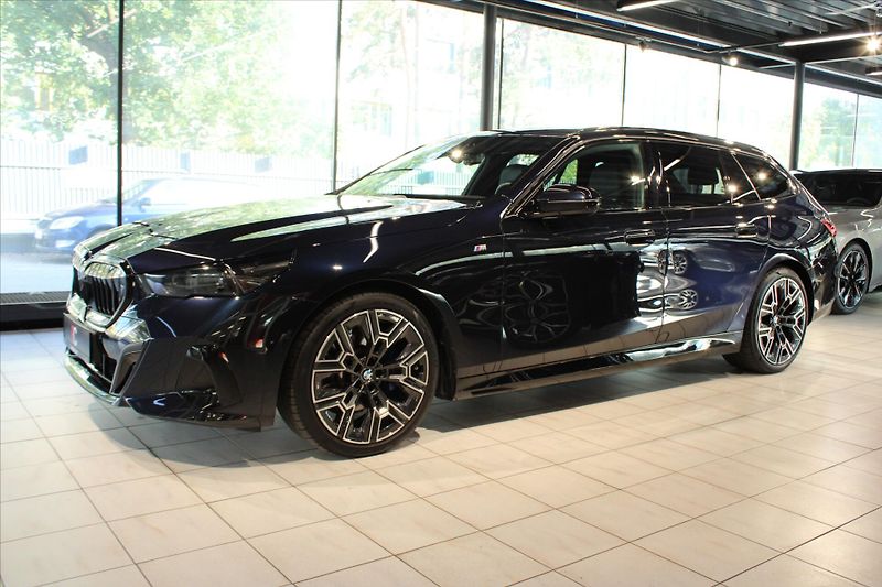BMW Řada 5 520d xDrive M Sport Pro DAProf - fotka 2 z 35
