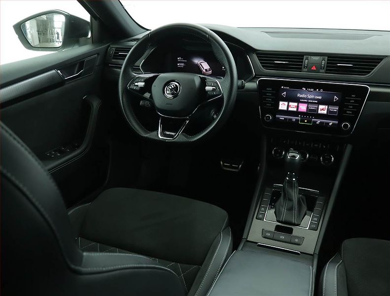 Škoda Superb (2023) Sportline 2.0 TDI - fotka 7 z 18