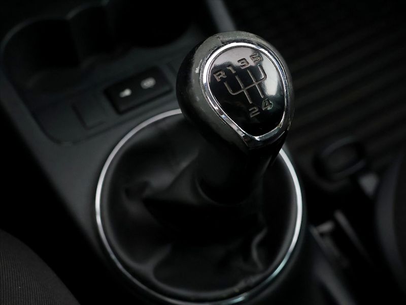 Škoda Fabia 1,2 TSI 63kW Ambition Klima - fotka 25 z 35