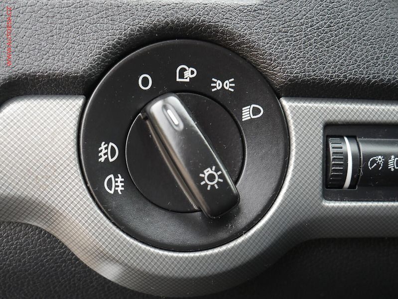 Škoda Octavia (2006) 2.0 FSI, nez.topení - fotka 17 z 20