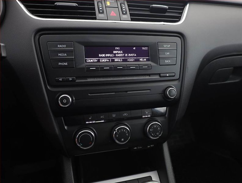 Škoda Octavia (2014) 1.6 TDI, Serv.kniha, Tempomat - fotka 9 z 13