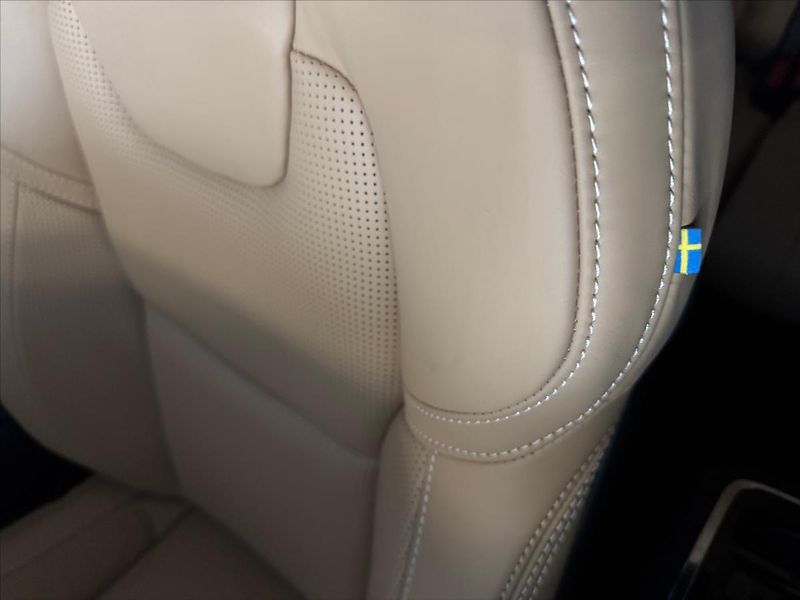 Volvo XC90 (2024) 2,0 T8 AWD Plus Bright - fotka 12 z 16