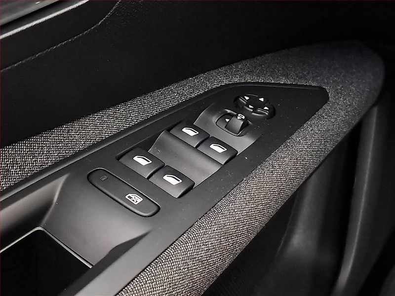 Peugeot 3008 (2021) 1.2 PureTech, ČR,1.maj - fotka 19 z 19