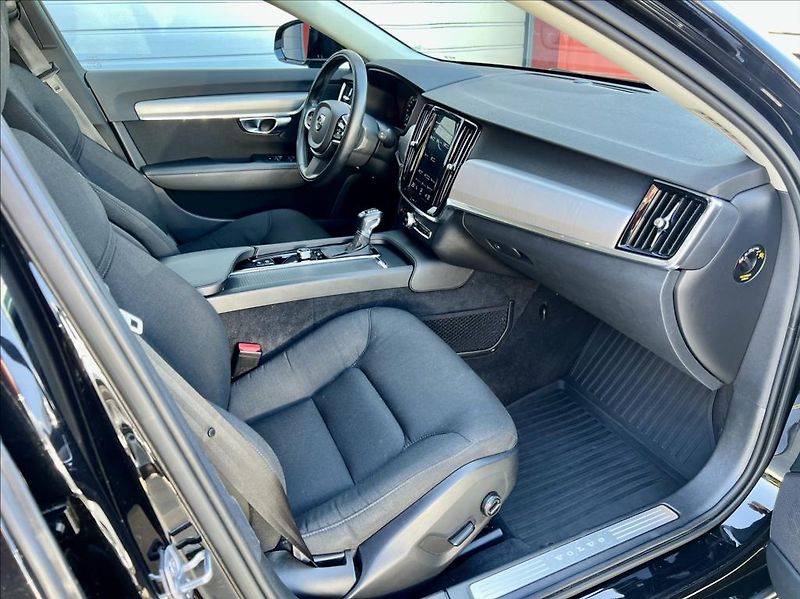Volvo V90 2,0 T4 Drive-E R-Design Auto - fotka 22 z 48