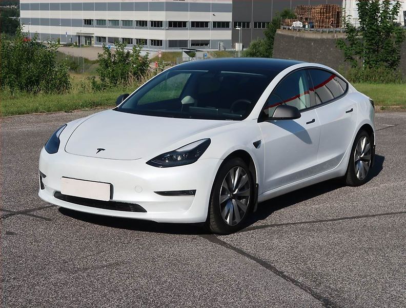 Tesla Model 3 (2021) Long Range 4WD 78kWh, SoH 90% - fotka 2 z 16