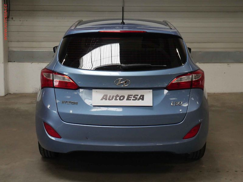 Hyundai i30 (2015) 1.4i, ČR, Klima - fotka 5 z 17