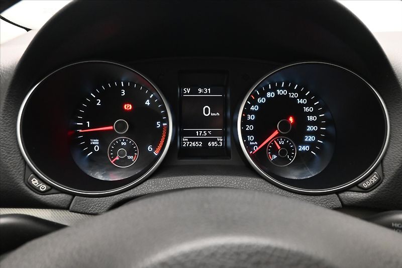 Volkswagen Golf 1,6 TDI 77kW MATCH Navigace - fotka 16 z 27