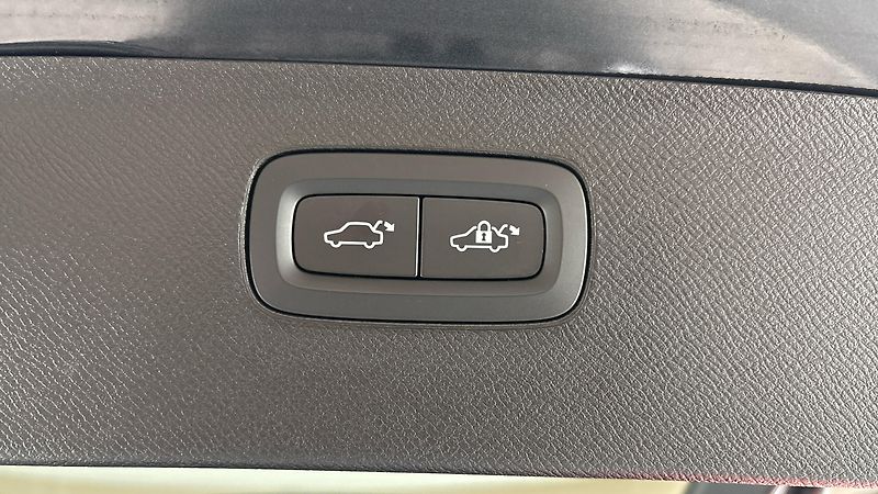 Volvo XC90 2.0 B5 AUT AWD Inscription - fotka 21 z 33
