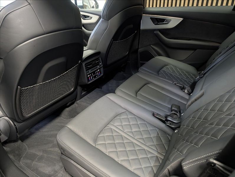 Audi Q7 3.0 TDI 50 s Line - fotka 28 z 35