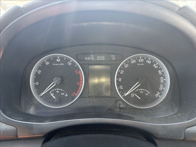 Škoda Fabia 1,4 i 16v Klima, po STK - fotka 15 z 28