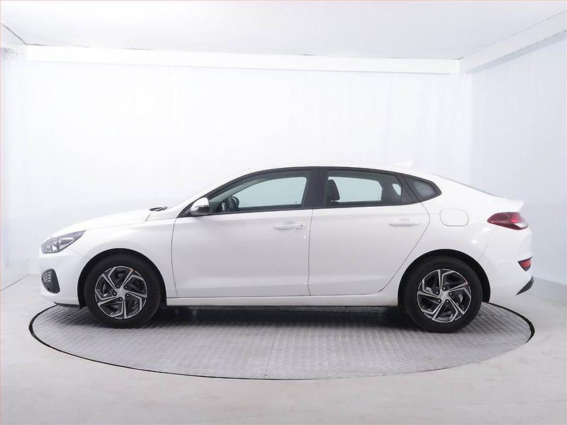 Hyundai i30 (2023) Komfort 1.0 T-GDI, ČR,1.maj - fotka 3 z 19