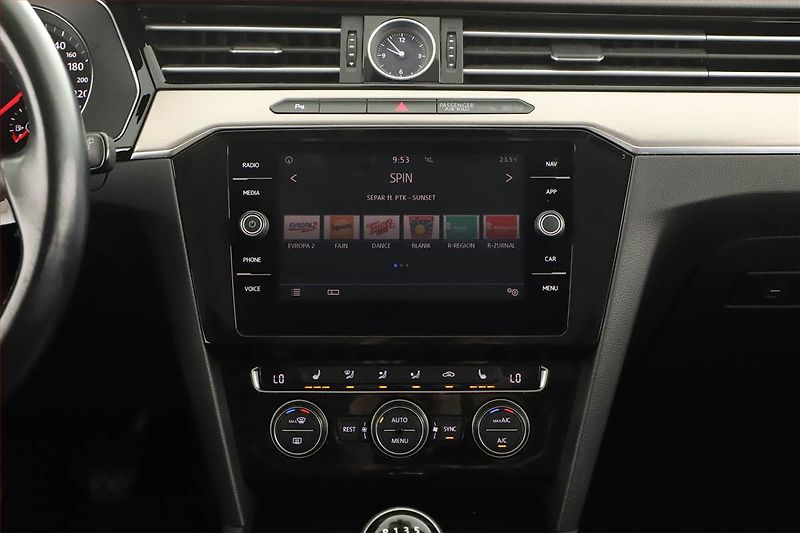 Volkswagen Passat (2018) 2.0 TDI, Kůže, Navi, Tempomat - fotka 11 z 20