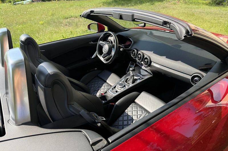 Audi TT (2016) Audi TT Roadster S-line - fotka 9 z 18