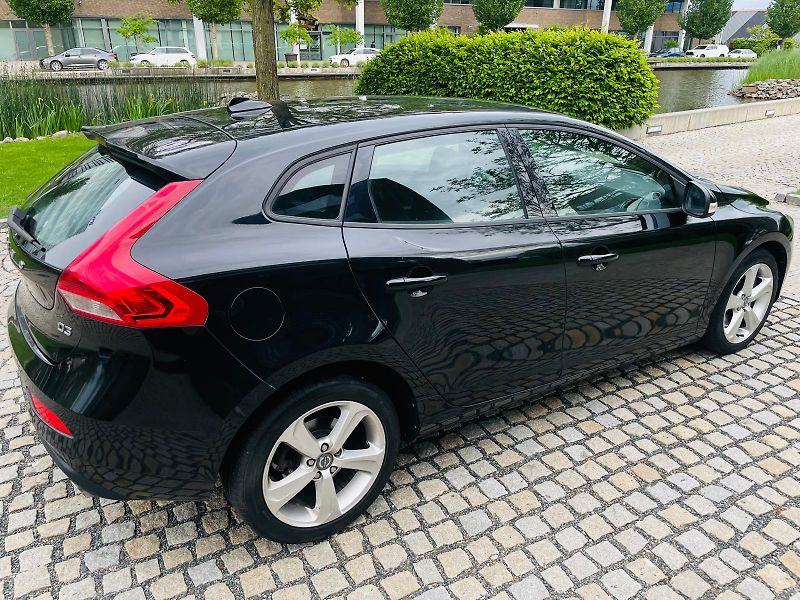 Volvo V40 2.0D3 5VÁLEC MANUÁL 1MAJITEL - fotka 11 z 41