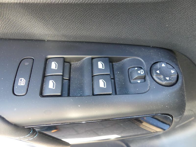 Citroën C5 Aircross (2022) Hybrid 225 ë-EAT8 SHINE+ - fotka 23 z 30