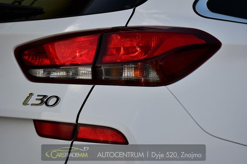 Hyundai i30 1.6CRDi NAVI KAMERA CARPLAY - fotka 48 z 48