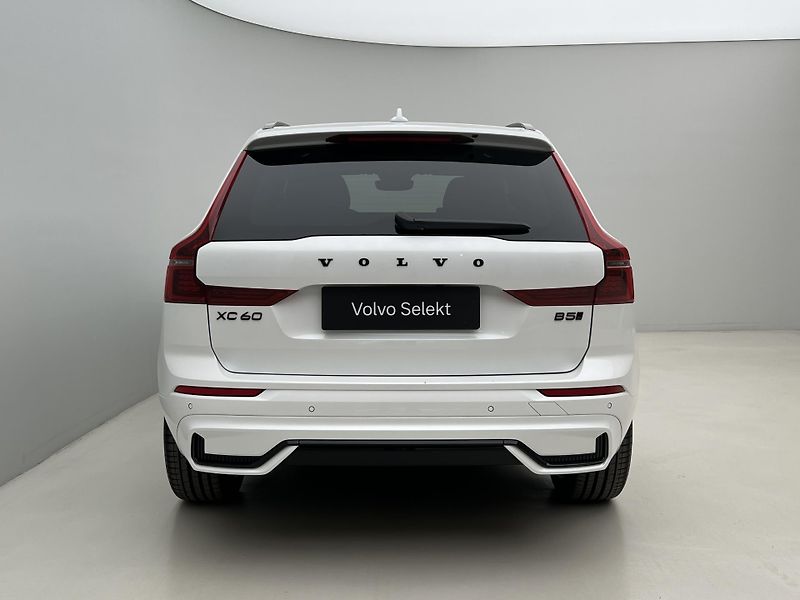 Volvo XC60 B5 AWD BLACK EDITION PLUS AUT  - fotka 12 z 46