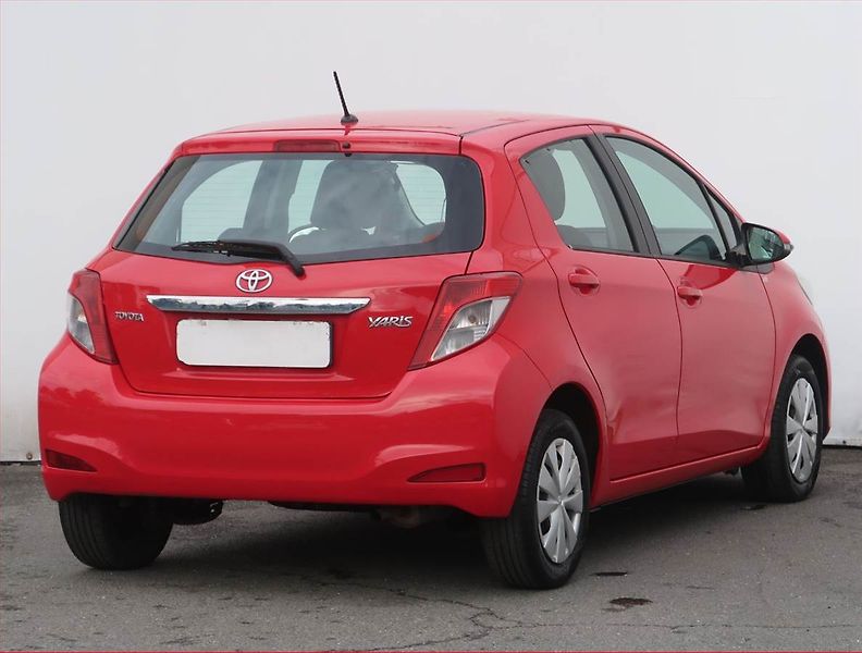 Toyota Yaris (2013) 1.0 VVT-i, Park. senzory - fotka 5 z 17