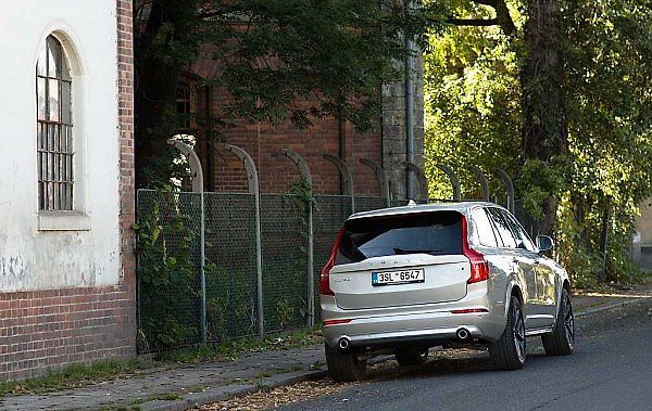 Volvo XC90.