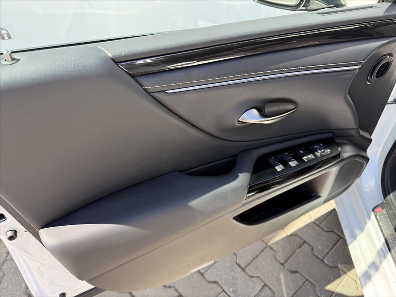 Lexus ES 300h 2,5 LIMITED EDITION  ES - fotka 19 z 19