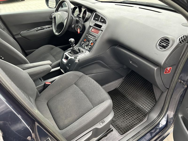 Peugeot 5008 1.6 HDI Allure - fotka 18 z 21