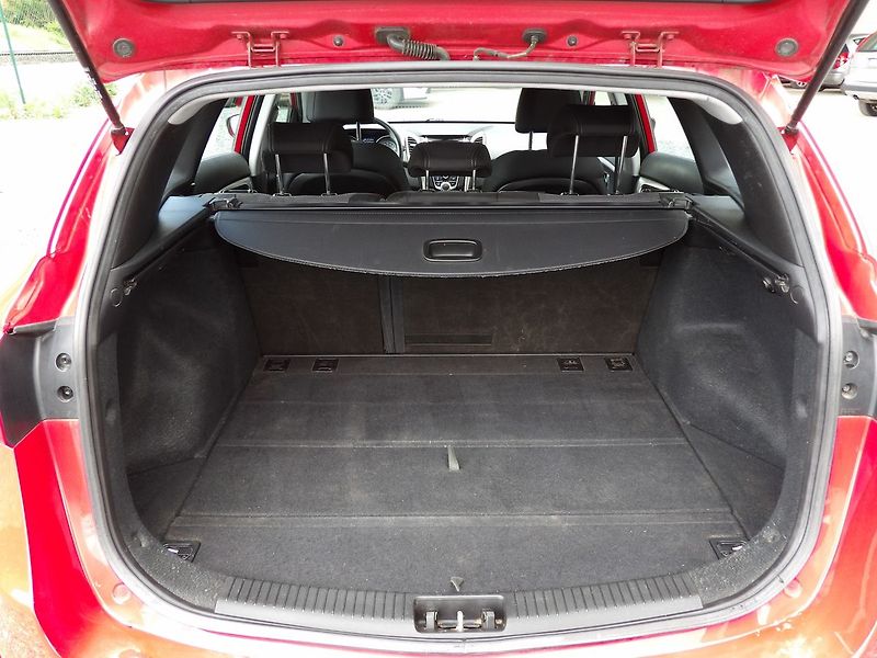Hyundai i30 1.4i CVVT Trikolor ČR - fotka 18 z 28