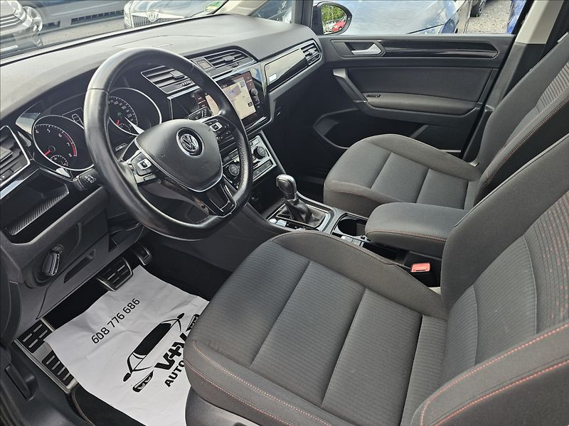 Volkswagen Touran 1,4 Tsi 110KW DSG Sound 7MÍST - fotka 11 z 47