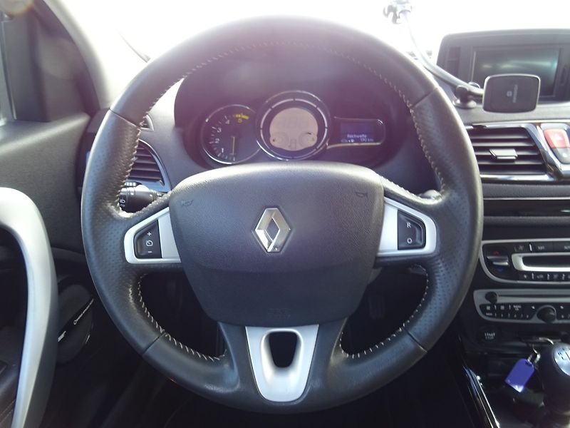Renault Mégane (2011) 1.9DCi,96kW,S.kn,tažne,navi - fotka 15 z 23