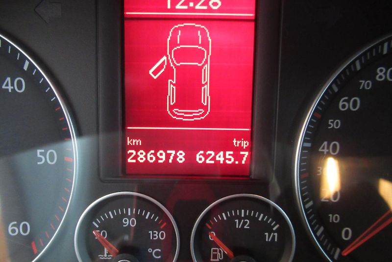 Volkswagen Golf 1.9 TDI AUT. KLIMA - fotka 12 z 20