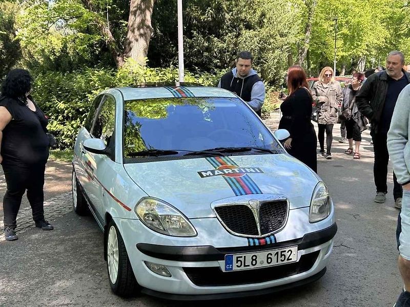 Kolonádu ovládla italská auta, na náměstí se dala ochutnat jihoevropská jídla.