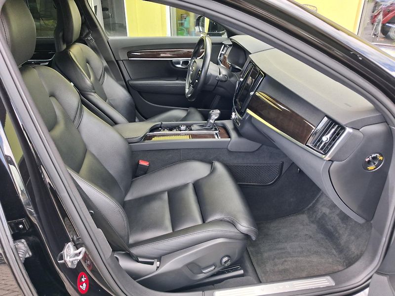 Volvo V90 (2017) 2,0 D5 173kw SERVISKA TOP STAV - fotka 23 z 51
