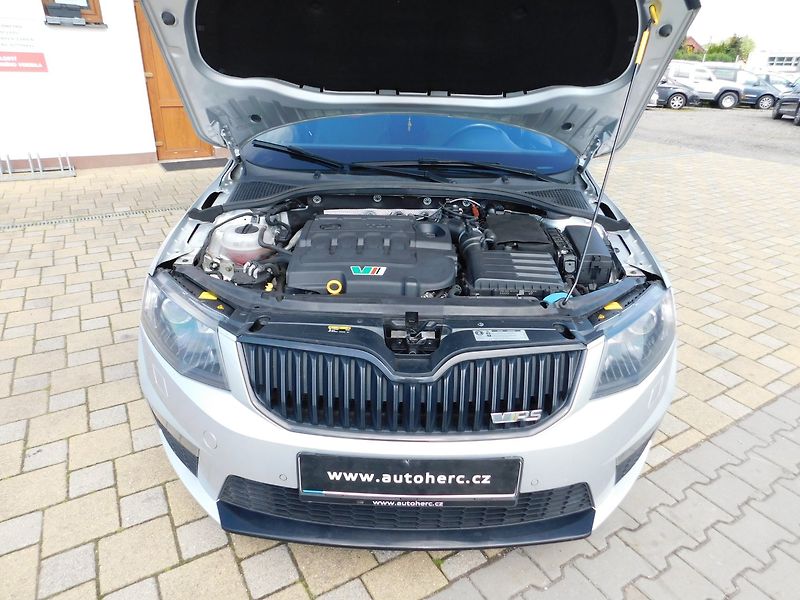 Škoda Octavia (2016) 2.0 TDi RS DSG CHALLENGE - fotka 35 z 47