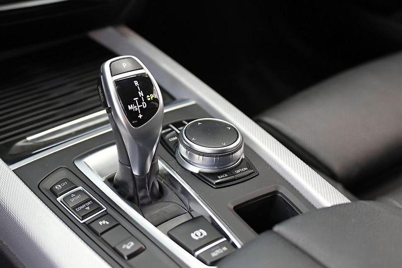 BMW X5 xDrive30d - fotka 15 z 15